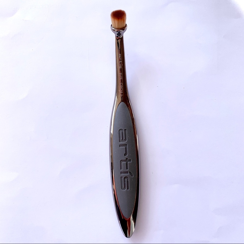 Artis Brush Circle 1 in Smoke Collection finish